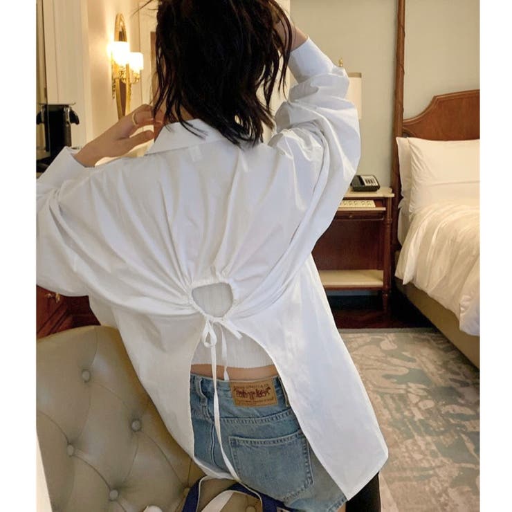 ホワイト | バックデザイン肌見せシャツ | LADY LIKE 