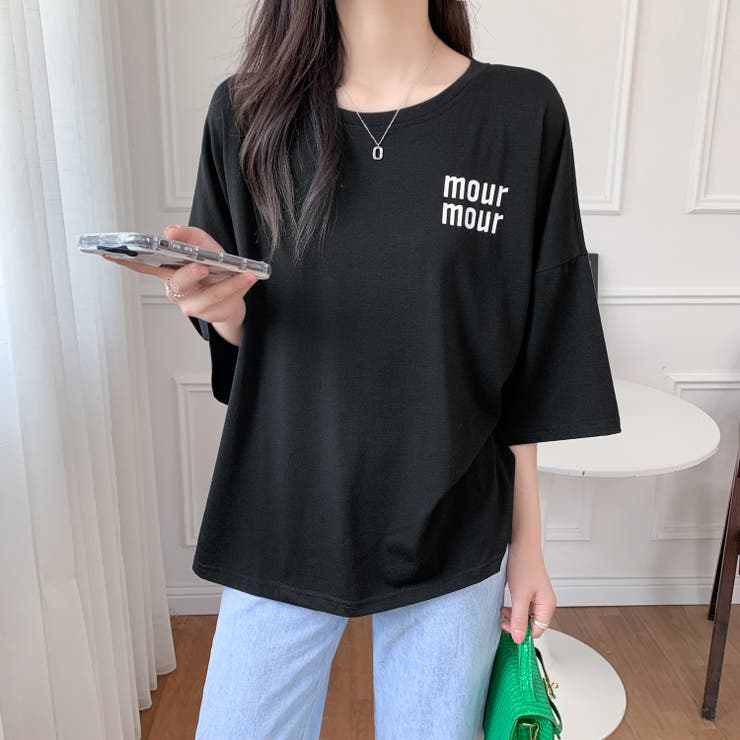 重宝するベーシックな、オーバーサイズTシャツ 韓国ファッション