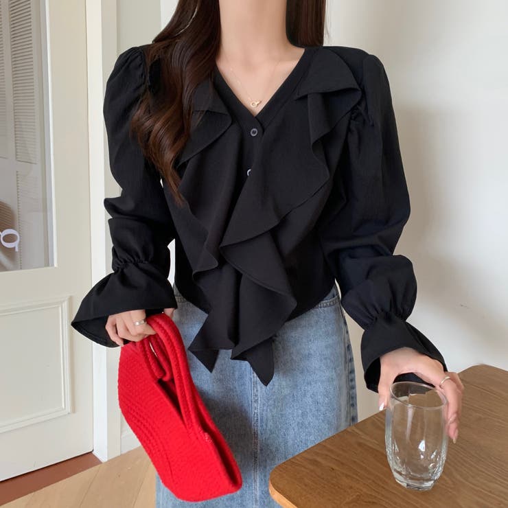 上品なガーリーさ。フリル長袖ショート丈ブラウス 前開き