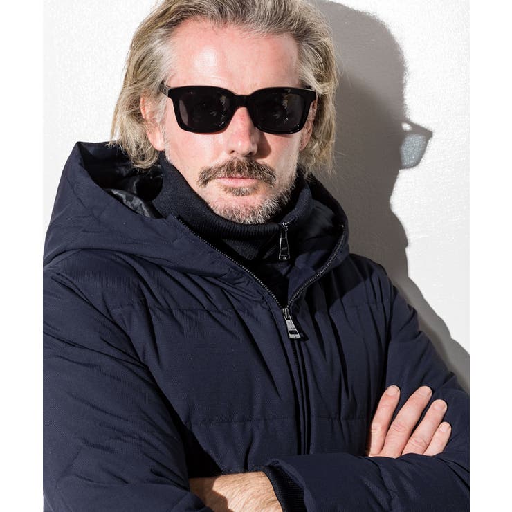 AKM Contemporaryスタンドネックレイヤードダウンジャケット AKM Contemporaryスタンドネックレイヤードダウンジャケット