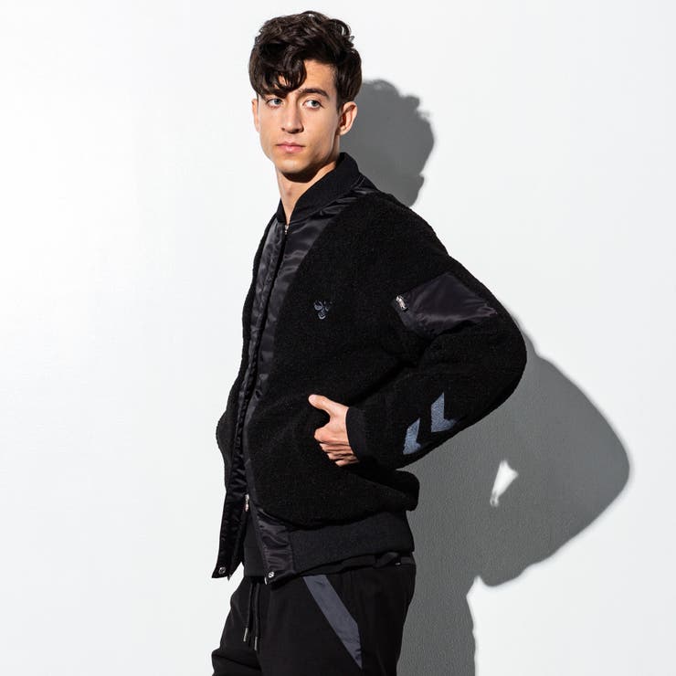 【新品】hummel ボアジップアップジャケット 黒　S・M 直営店 WEB限定】hummel(ヒュンメル)ボア切り替えボンバージャケット