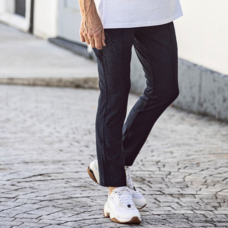 1PIU1UGUALE3 RELAX 4WAYダブルクロス総柄ロゴスラックス[品番