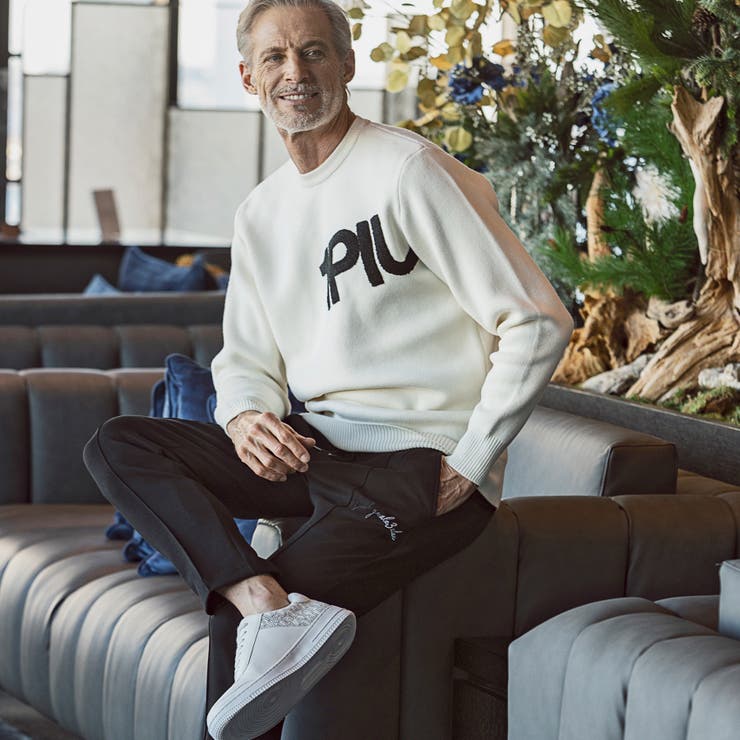 1PIU1UGUALE3 RELAX サガラ刺繍ロゴクルーネックニット[品番