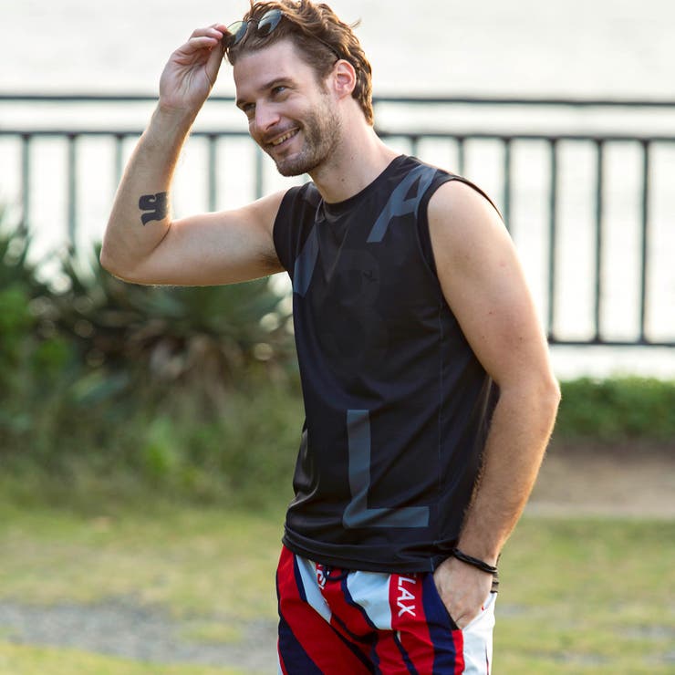 1PIU1UGUALE3 RELAX ランダムロゴラッシュガードタンクトップ