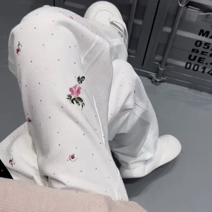 花柄刺 ラインストーン デニムパンツ[品番：JRKW0004875
