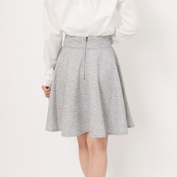 スエットキルティング後ろファスナーフレアミニスカート[カジュアル