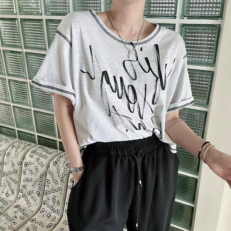 グレー | 手描き風ロゴTシャツ｜ゆったり・大人カジュアル 抜け感・半袖トップス | 17kg