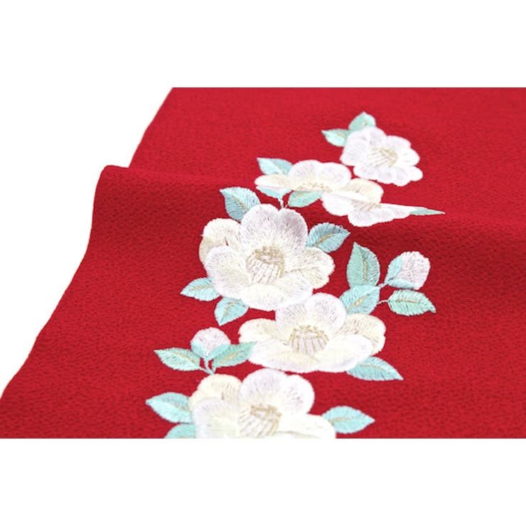 丈夫でお手入れもしやすい刺繍入り半衿