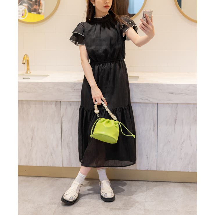 ノースリーブ フリル付き 黒ワンピース 袖フリルノースリーブワンピース[品番：SPRW0009712]｜SpRay（スプレイ