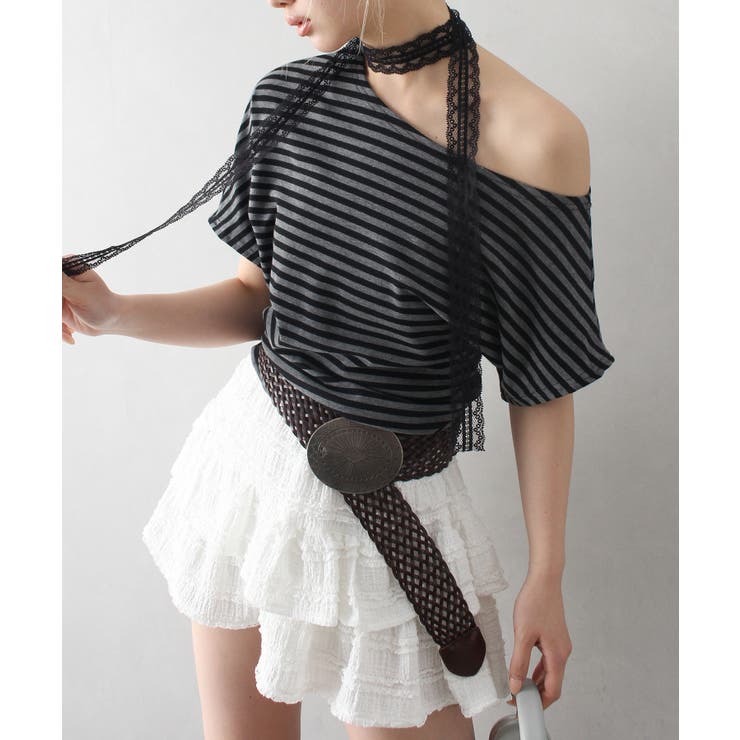 ATELIERPIERROTのレース付きオフショルダー ブラック トップス サイドギャザーオフショルダーレーストップス トップス