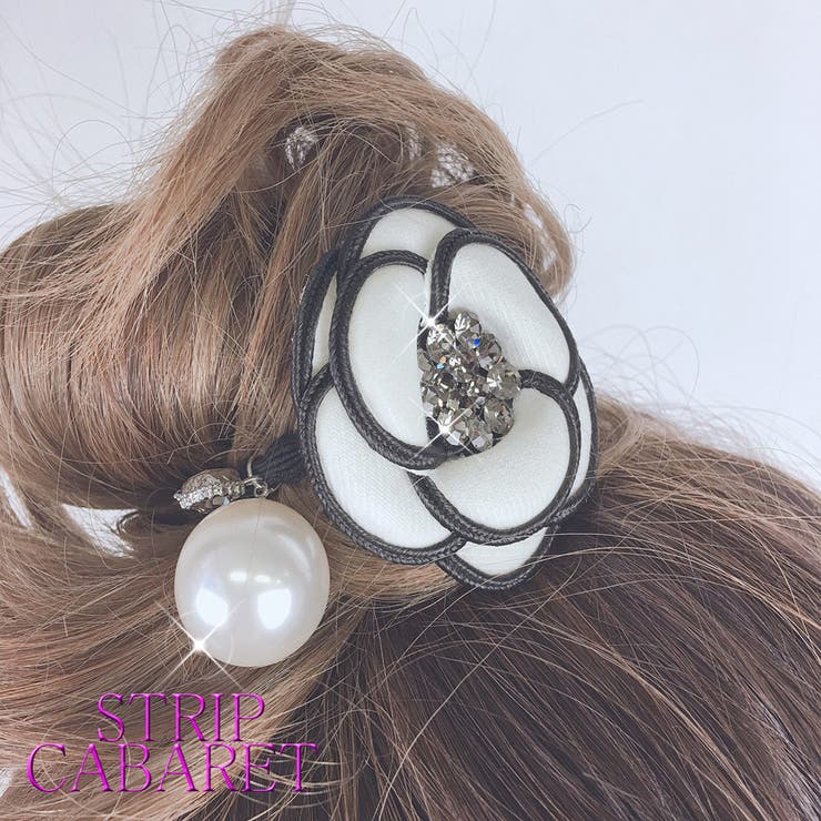 アッカ　革　ハラコ　カメリア ヘアゴム　白×黒　値下げ 配色カメリアヘアゴム セクシー ギャル[品番：SPCW0000665]｜STRIP