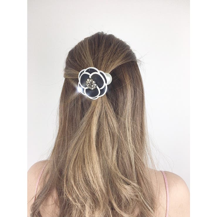 アッカ　革　ハラコ　カメリア ヘアゴム　白×黒　値下げ 配色カメリアヘアゴム セクシー ギャル[品番：SPCW0000665]｜STRIP
