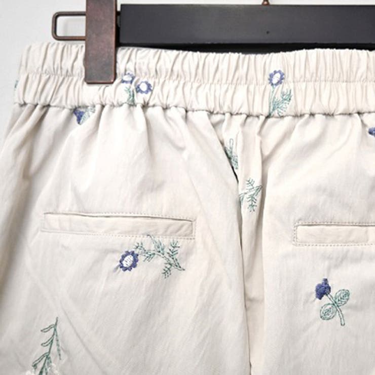 TNタフタ花柄刺繍タックパンツの素材接写