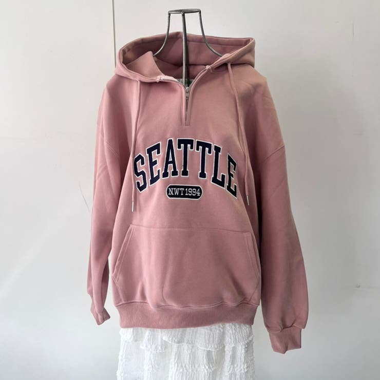 PINK | SEATTLE刺繍ハーフZIPフーディー | TAXI 