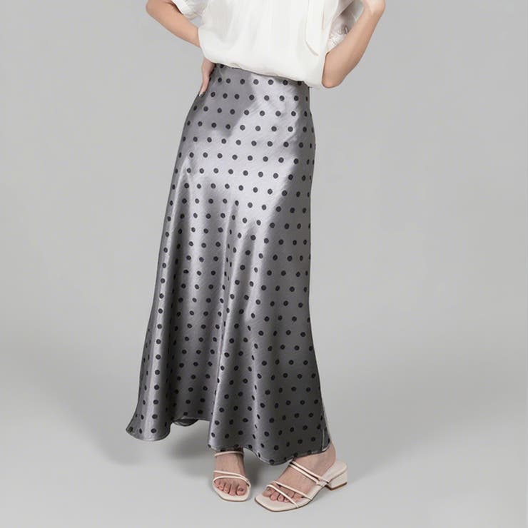 大人の魅力際立つ ドット柄サテンスカート 上品ロング丈[品番