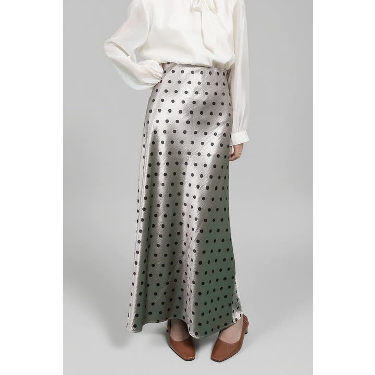 大人の魅力際立つ ドット柄サテンスカート 上品ロング丈[品番