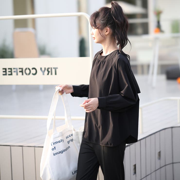 ラッシュガードレディース長袖セットアップ水陸両用おしゃれかわいい春夏秋トップスボトムススリットパンツ体型カバー2点セットゆったり前後2WAYフリルトップスセンターライン薄手黒二の腕ウエストヒップ太もも脚カバーアップウエストゴム普段着