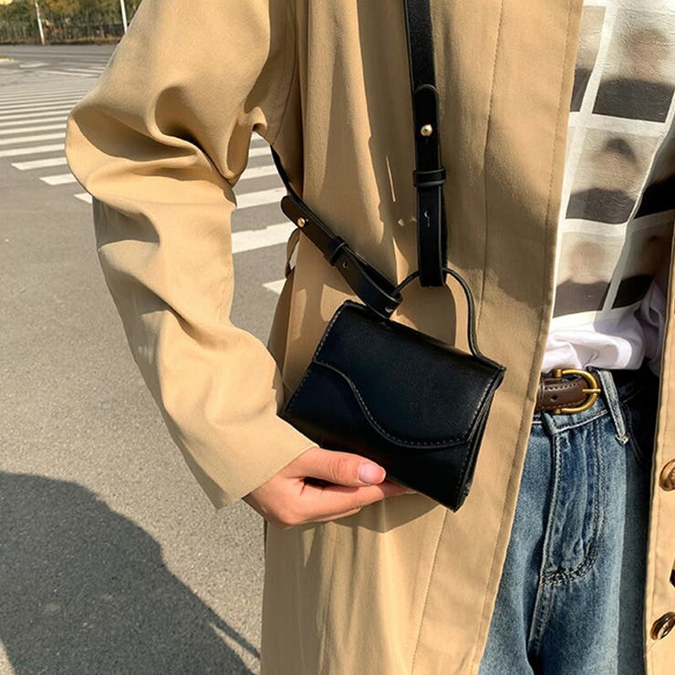 ショルダーバッグレディース斜め掛け大人おしゃれかわいいカジュアル黒白肩掛け手持ち2way鞄カバンマチ付き軽量マグネットボタンハンドバッグミニバッグサブバッグショルダー合皮フェイクレザーPUレザーツヤ光沢無地シンプル普段使い