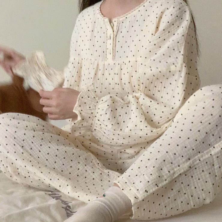 【クーポンの利用で半額以下】ルームウェアレディース春秋おしゃれかわいい長袖トップスパンツ上下セットセットアップ2点セットゆったり部屋着パジャマリラックスウェアヘンリーネックリップル生地凹凸ドット柄キャンディスリーブウエストゴムレトロ