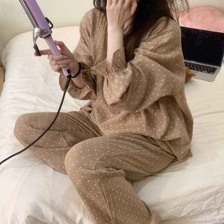 【クーポンの利用で半額以下】ルームウェアレディース春秋おしゃれかわいい長袖トップスパンツ上下セットセットアップ2点セットゆったり部屋着パジャマリラックスウェアヘンリーネックリップル生地凹凸ドット柄キャンディスリーブウエストゴムレトロ