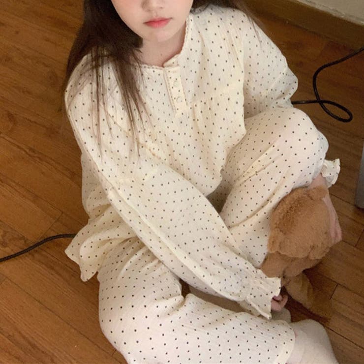 【クーポンの利用で半額以下】ルームウェアレディース春秋おしゃれかわいい長袖トップスパンツ上下セットセットアップ2点セットゆったり部屋着パジャマリラックスウェアヘンリーネックリップル生地凹凸ドット柄キャンディスリーブウエストゴムレトロ