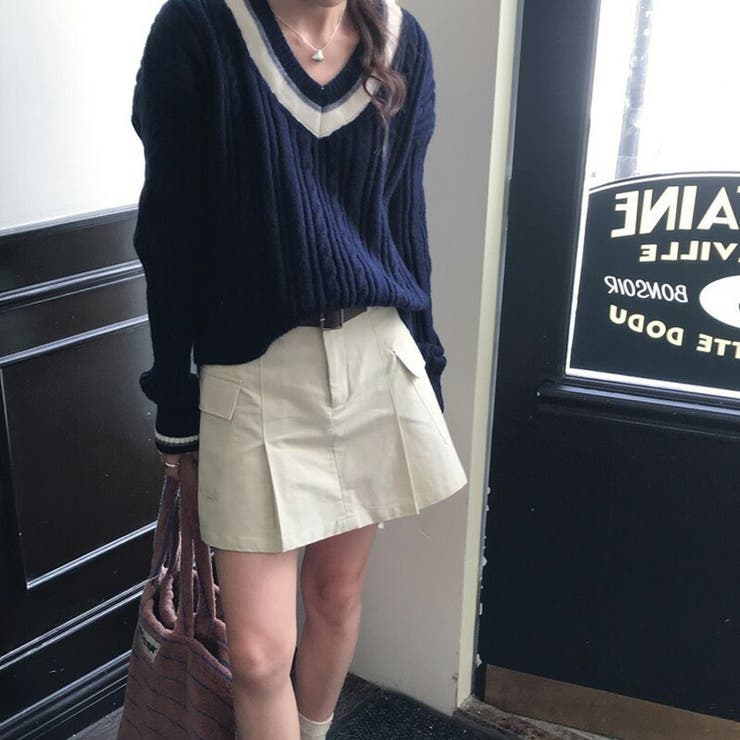 【クーポンの利用で半額以下】ケーブルニットセーターレディースざっくりニットケーブル編みおしゃれかわいい秋冬長袖トップス暖かいカットソーVネック白ラインバイカラーアクセントプルオーバードロップショルダー袖コンシャス伸縮性ストレッチ洗える