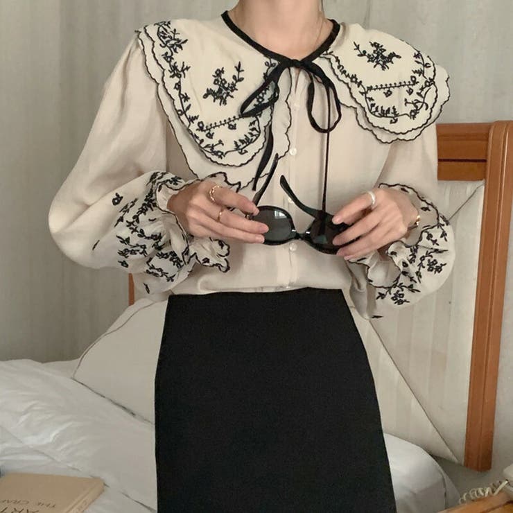 【クーポンの利用で半額以下】ブラウスレディース長袖おしゃれかわいい刺繍フリル襟ビッグカラーリボン白黒透け薄手キーネックバルーンスリーブキャンディスリーブパイピングスカラップフロントボタン袖口ゴムフェミニンガーリーレトロ