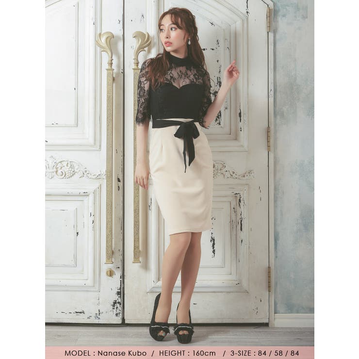 白色リボン付きタイトドレス Tika ドレス キャバドレス ハイネックノースリーブ総フラワー