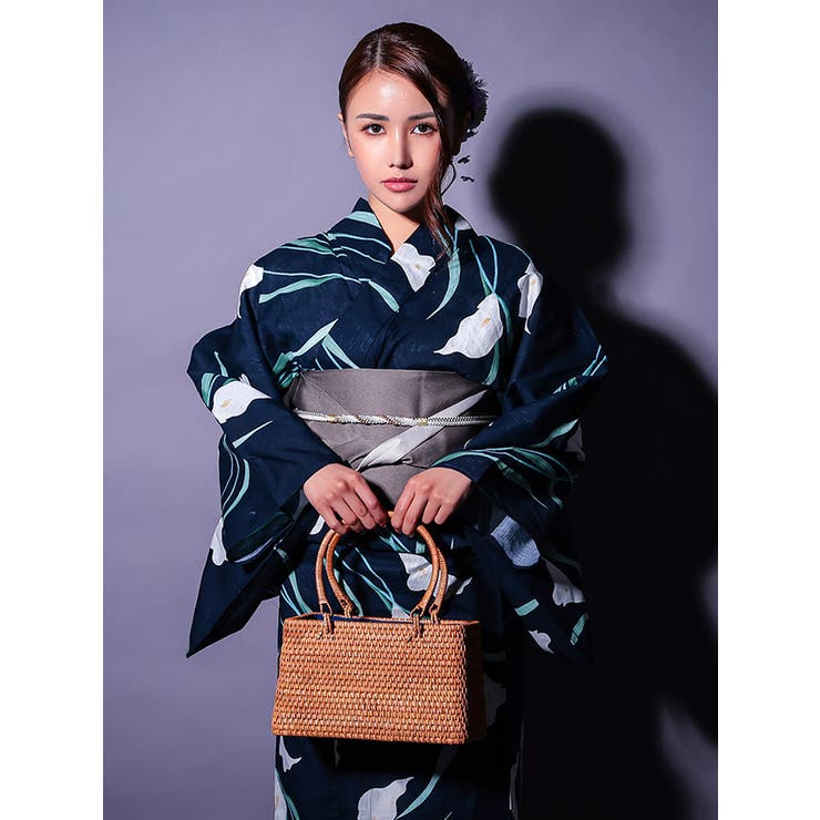 浴衣  tika  浴衣帯セット⭐︎下駄・飾り紐付き 菖蒲＆リーフ濃紺地浴衣3点セット 平帯 下駄[品番：XK000013478