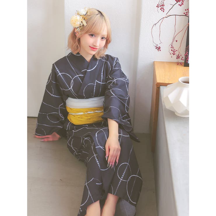 値下げ可！TIKA 浴衣　３点セット  作り帯付き　オプション有り グラデーション大輪白牡丹柄モノトーン浴衣3点セット 平帯 下駄