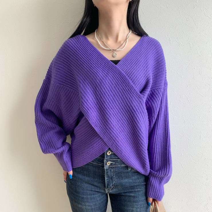 d.i.a 紫のVネックニット・クロスペンダント付き タグ付き d.i.a 紫のVネックニット・クロスペンダント付き タグ付き