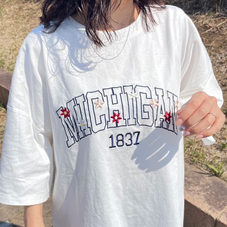 オフホワイト | カレッジロゴ花刺繍BIGTシャツ | non-hedge 