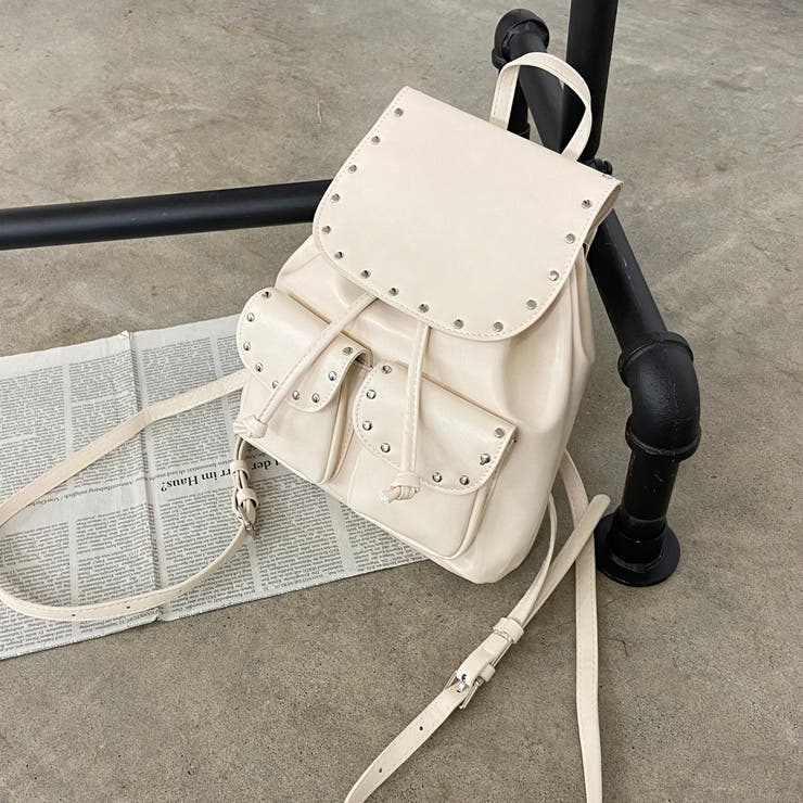 アイボリー | スタッズ合成皮革リュックサック | non-hedge 