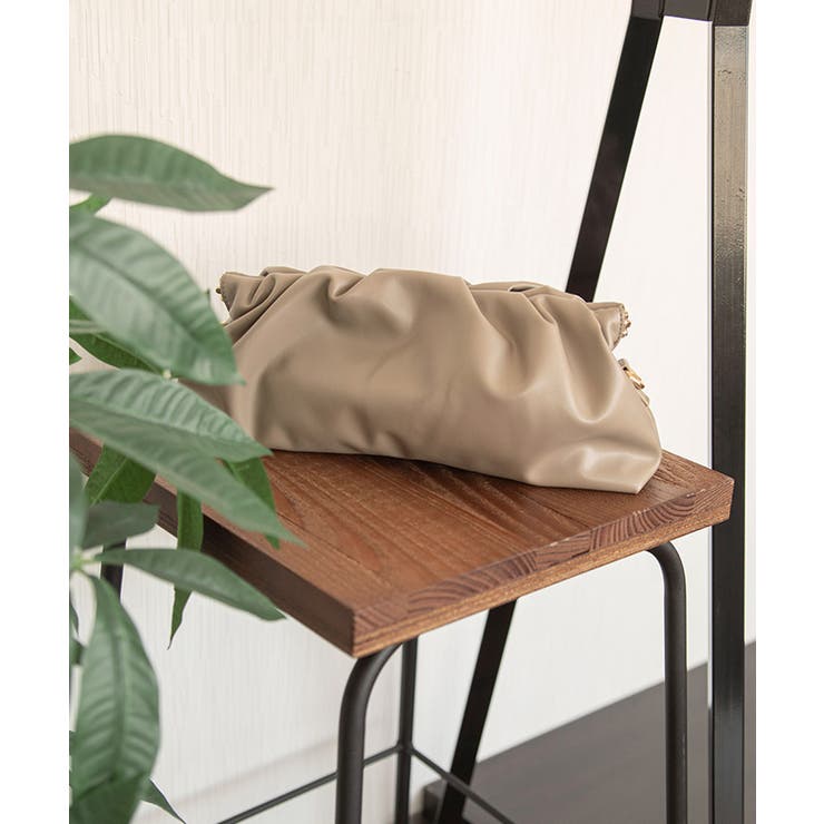 2wayギャザークラッチバッグ ギャザーデザインが大人可愛い 小物 品番 Tv Titivate ティティベート のレディースファッション通販 Shoplist ショップリスト