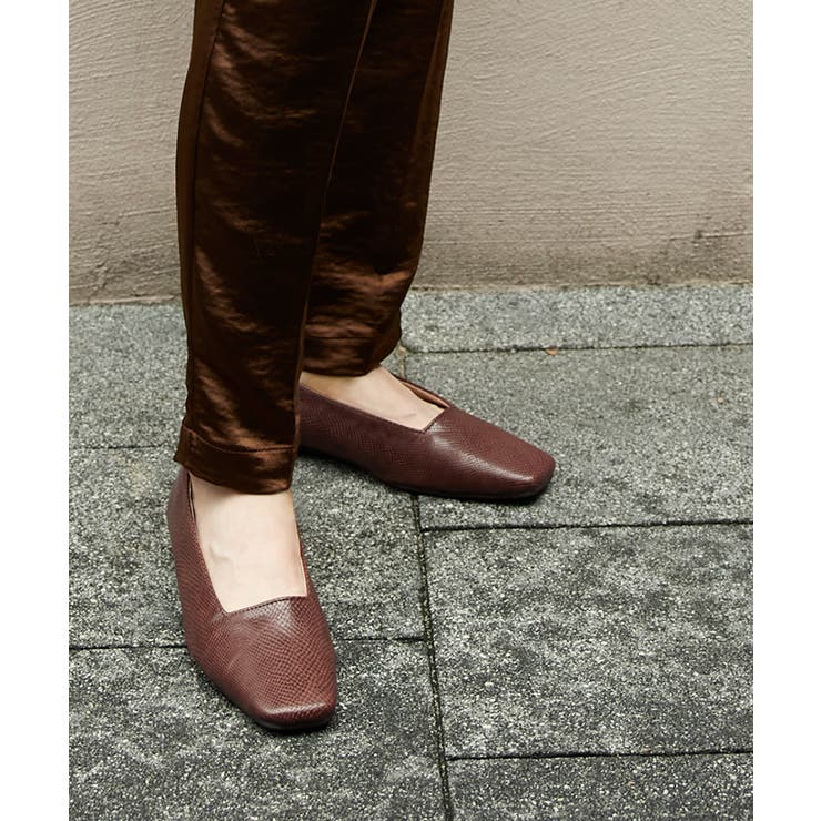 スクエアデザインフラットシューズ 履き口もスクエアになったおしゃれな デザイン 品番 Tv Titivate ティティベート のレディースファッション通販 Shoplist ショップリスト