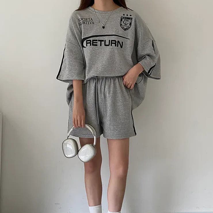 グレー