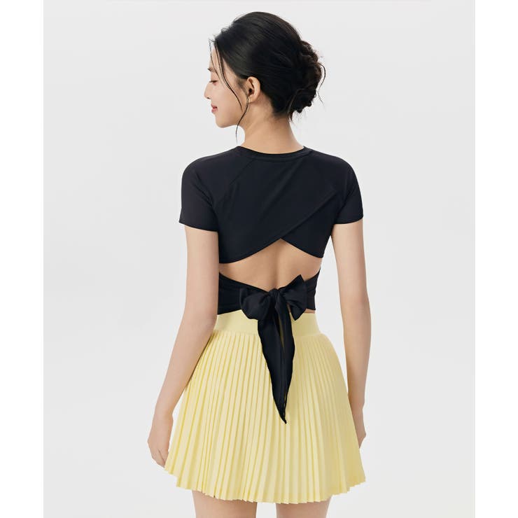 ブラック | ヨガウェア トップス カップ付き バックリボン 半袖 | OSYAREVO