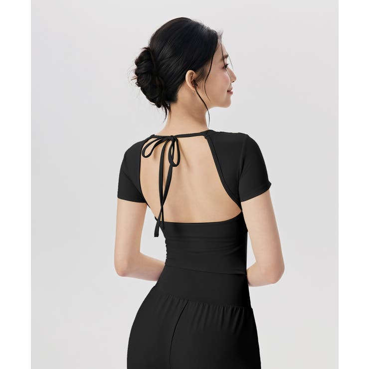 ブラック | ヨガウェア トップス カップ付き バックオープン 半袖 | OSYAREVO