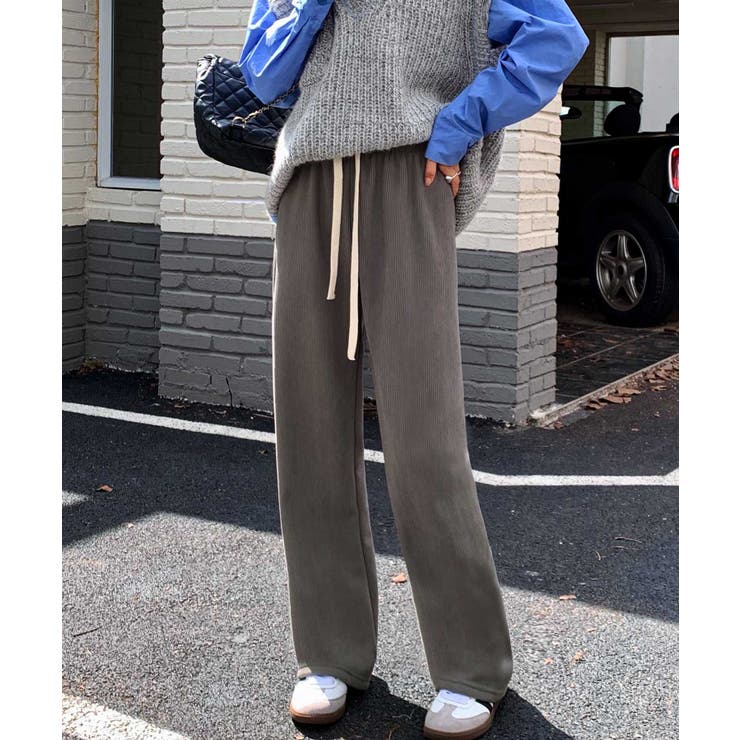 グレー
