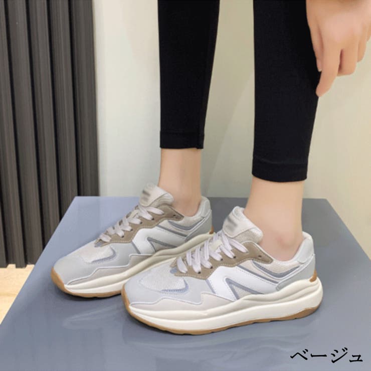 ベージュ