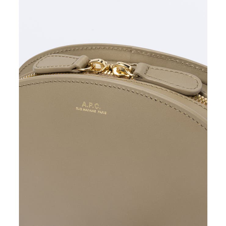 【楽天スーパーSALE★32%OFF】アーペーセーA.P.Cショルダーバッグレディースバック肩掛けレザーハーフムーンプレゼントキレカジ無地シンプル誕生日オシャレギフト革ブランドロゴミニバッグクリスマス全3色PXAWV-F61392