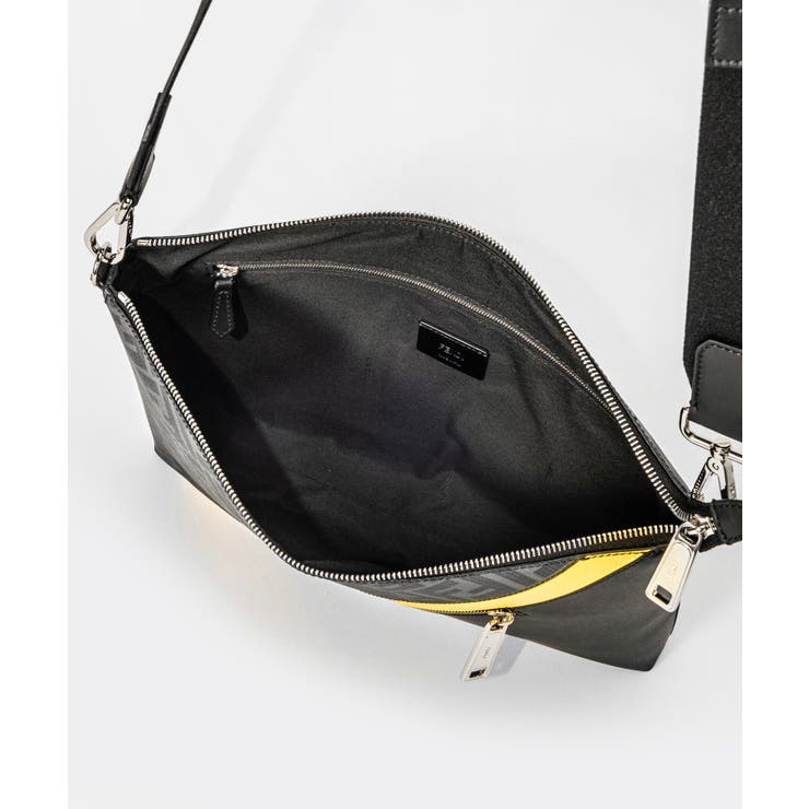 FENDIショルダーバッグ フェンディ FENDI ショルダーバッグ FFスクエアードコンパクト