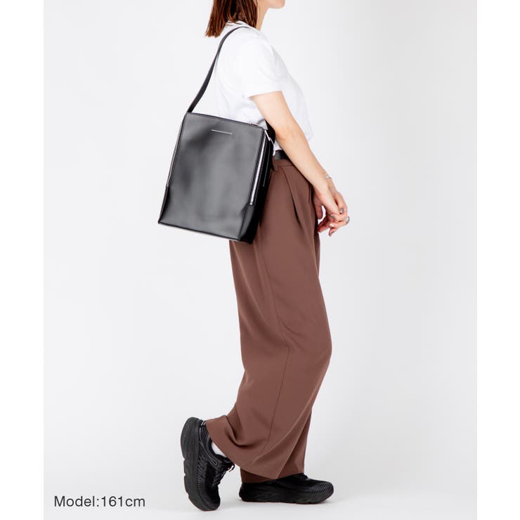エムエム6MM6SB5WC0005P1245ショルダーバッグERGOSHOULDERBAGレディースバックメゾンマルジェラエルゴレザーショッピングバッグ斜め掛け肩掛け軽量お出掛け通勤通学旅行プレゼントギフトシンプルお祝いT8013【2022SS】ブラック