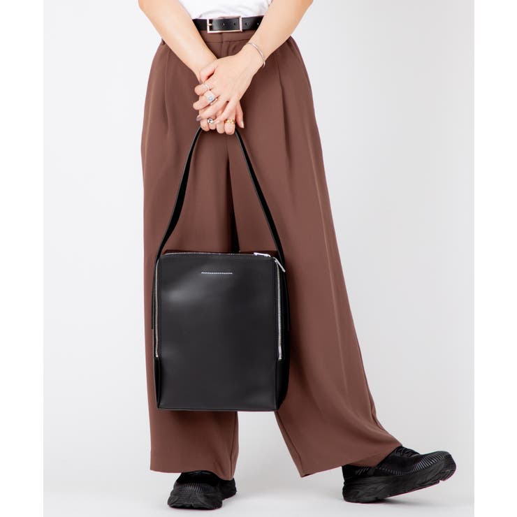 エムエム6MM6SB5WC0005P1245ショルダーバッグERGOSHOULDERBAGレディースバックメゾンマルジェラエルゴレザーショッピングバッグ斜め掛け肩掛け軽量お出掛け通勤通学旅行プレゼントギフトシンプルお祝いT8013【2022SS】ブラック
