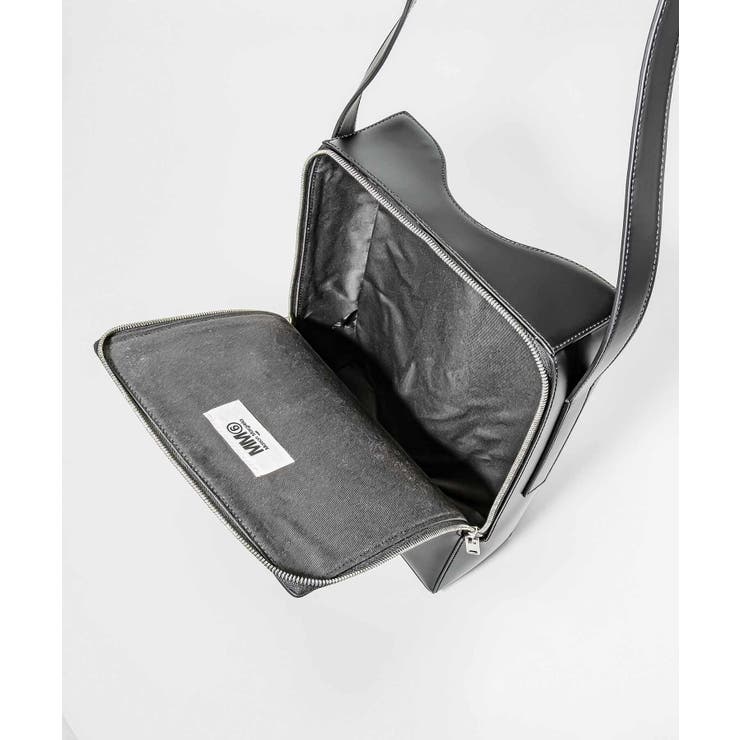 エムエム6MM6SB5WC0005P1245ショルダーバッグERGOSHOULDERBAGレディースバックメゾンマルジェラエルゴレザーショッピングバッグ斜め掛け肩掛け軽量お出掛け通勤通学旅行プレゼントギフトシンプルお祝いT8013【2022SS】ブラック