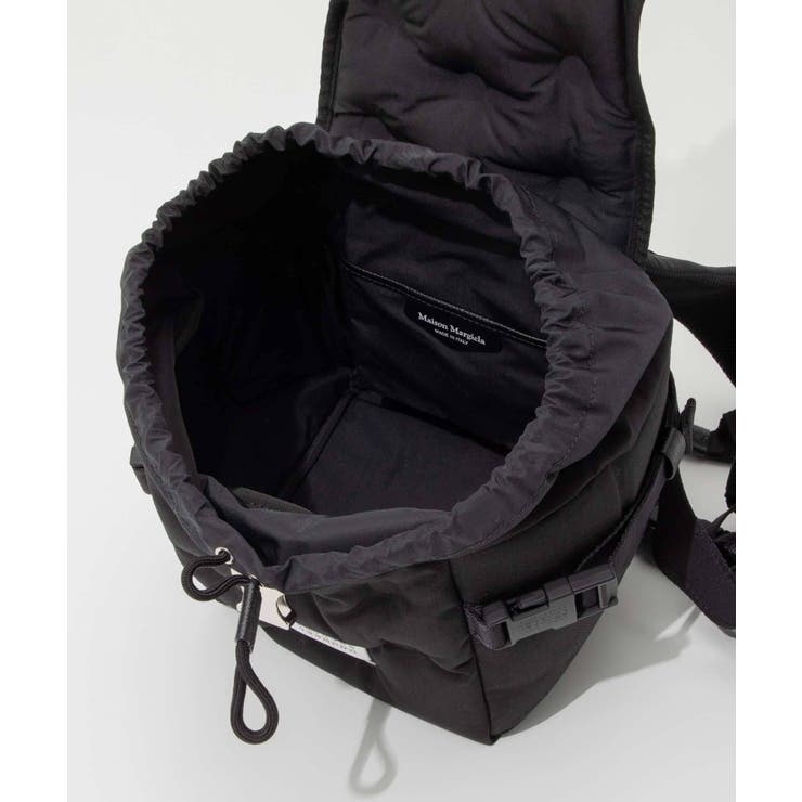 メゾンマルジェラMAISONMARGIELASB2WA0003P1511バックパックメンズレディースバッググラムスラムスポーツキッシュスモールデイパックリュックサックお出かけレザープレゼントギフトナンバーロゴ通勤通学ブラックGLAMSLAMSPORTBACKPACKSMALL