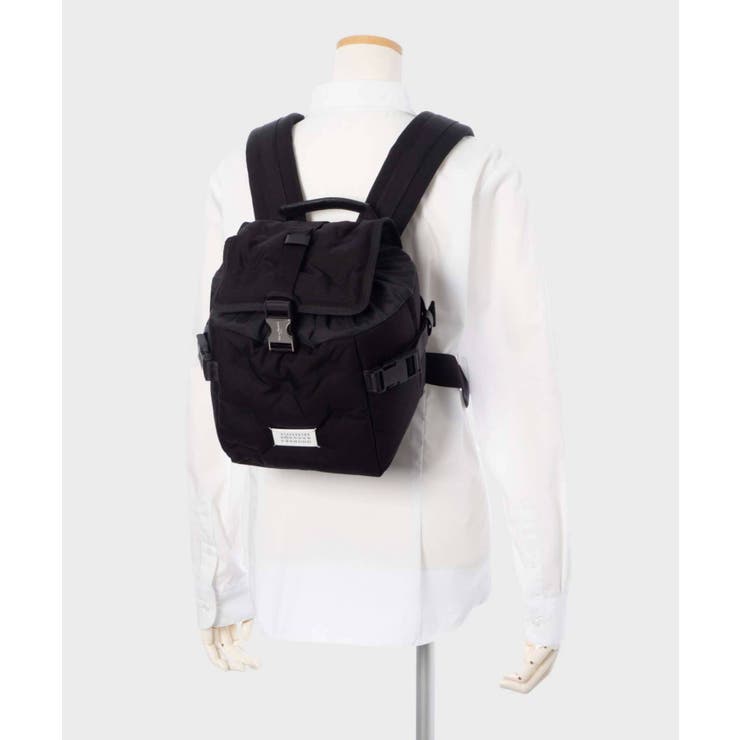 メゾンマルジェラMAISONMARGIELASB2WA0003P1511バックパックメンズレディースバッググラムスラムスポーツキッシュスモールデイパックリュックサックお出かけレザープレゼントギフトナンバーロゴ通勤通学ブラックGLAMSLAMSPORTBACKPACKSMALL