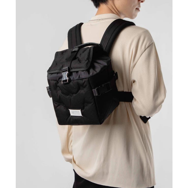 メゾンマルジェラMAISONMARGIELASB2WA0003P1511バックパックメンズレディースバッググラムスラムスポーツキッシュスモールデイパックリュックサックお出かけレザープレゼントギフトナンバーロゴ通勤通学ブラックGLAMSLAMSPORTBACKPACKSMALL