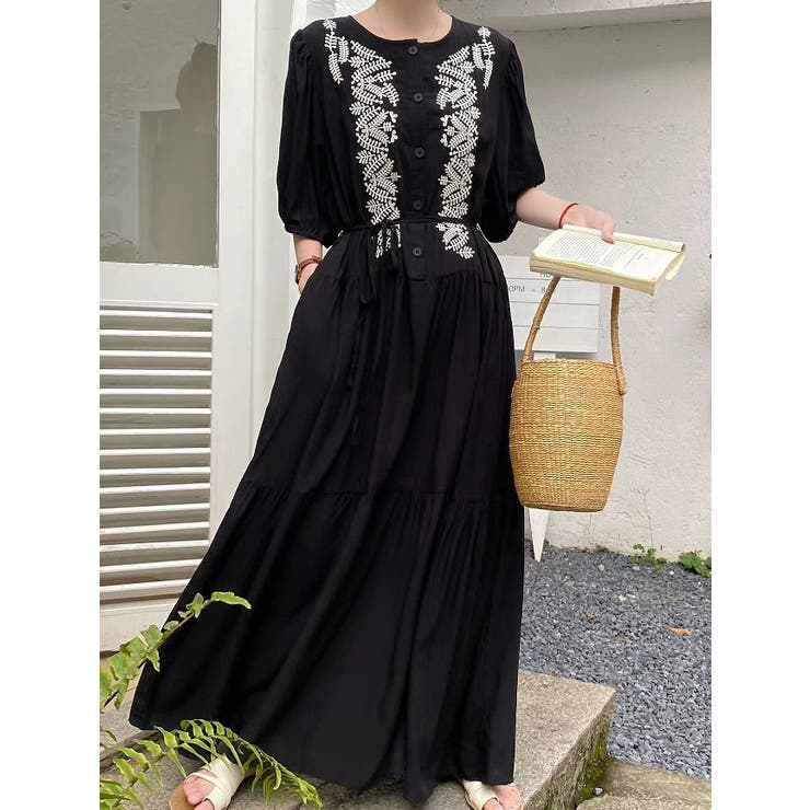 ブラック | 刺繍ベルト付き半袖ノーカラーリラックスワンピース | Ulysses