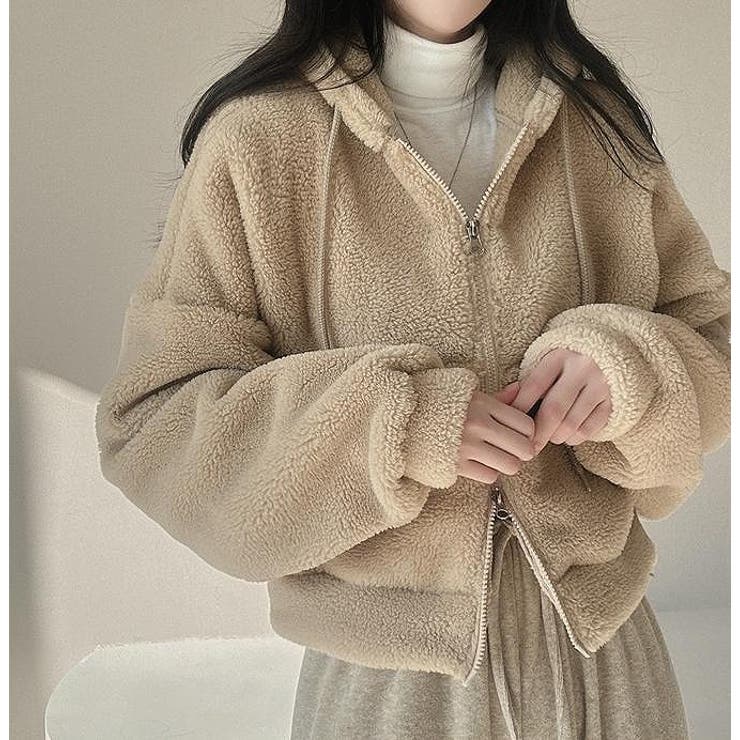 ベージュ | ショートフード付き羊羔毛ジャケット | Ulysses